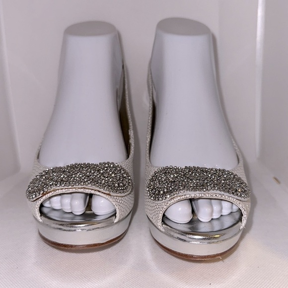 Antonio Melani Sierra Metallic Silver Slingback Peep Toe Heel Size 8M - EUC - Picture 6 of 14